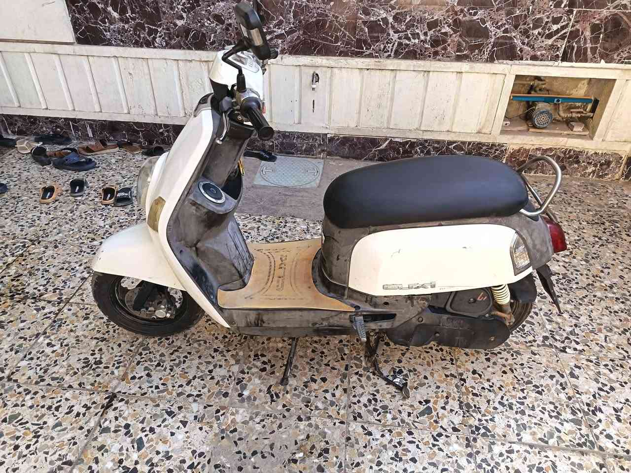 سلام عليكم بوليس كفاله عامه دراجه نوزل مو كابريتر مكينه ما مطخوخه كفرات ختم واحد هنه وسوادات دراجه ملحه ناشفه تأخذه ما تفكر بعطل مكاني حي اور *********** دراجه سعره ٧٠٠ وبيه مجال قليل حك جيه
