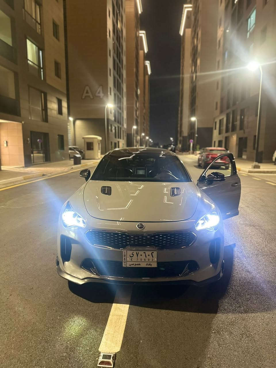 السلام عليكم
للبيع فقط بدون مراوس كيا ستنكر موديل 2019 فئة GT2 فول مواصفات 

محرك 3300 توين تيربو

لون سمنتي مميز 

ماشية ٣٩ الف ميل فقط 

حادث خمس قطع بدون دواخل بدون لغود ابيعلك حزام

السعر ١٤٩ ورقة وبيها مجال قليل 

للاستفسار *********** مكاني بغداد
