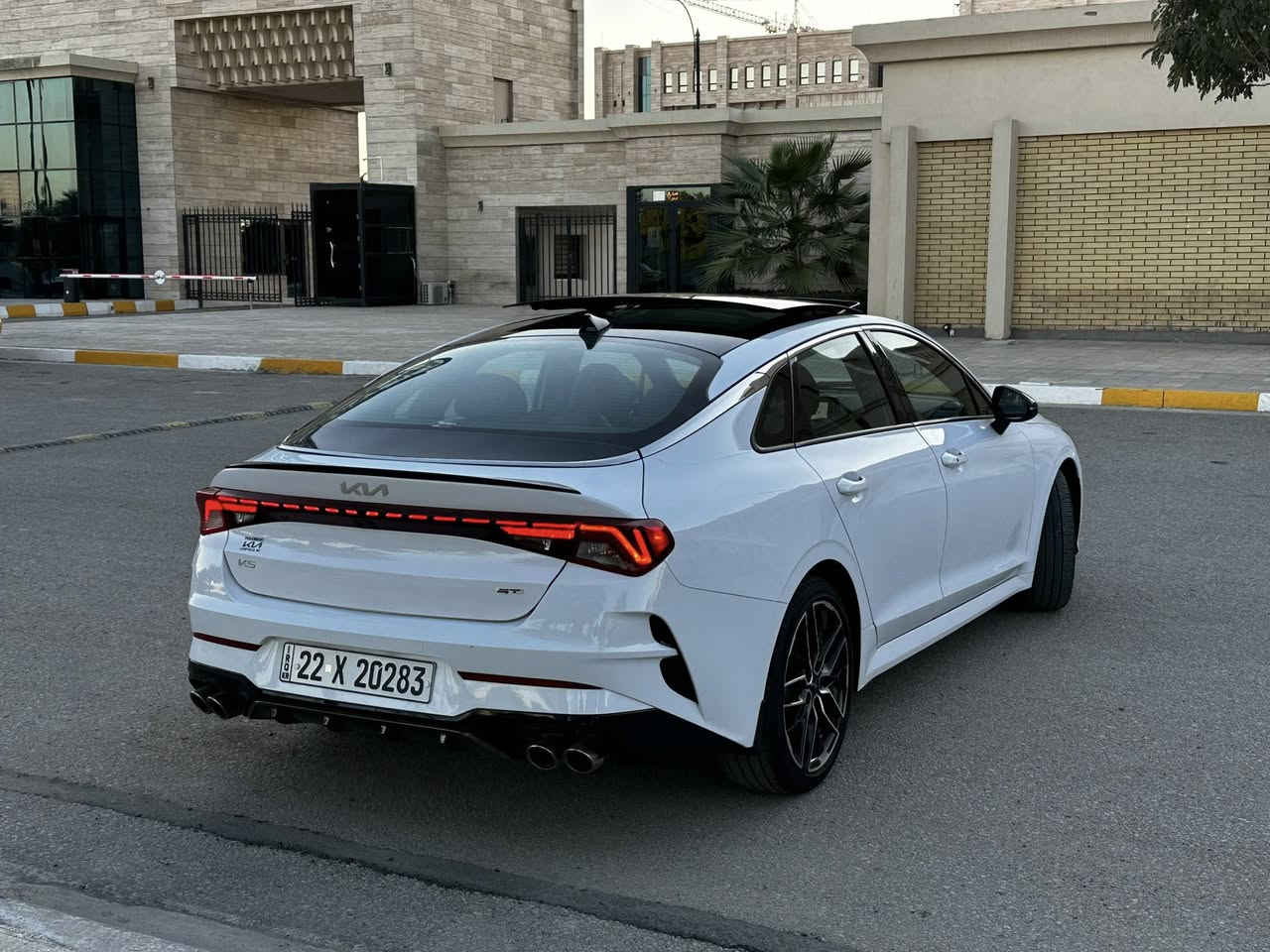 كيا K5 
فئة GT
محرك 2500 تيربو 
موديل 2023 
ماشية 20،000 mi
المواصفات 
بصمة بنوراما كشنات جلد هيتر كشنات + كشنات كهرباء + تشغيل عن بعد +سستم صوت + شاشة كبيرة + كامرة دوارة + رادارات جانبية + رادار امامي مانع تصادم + اشاير بلمري 
وباقي هواي مواصفات 
السيارة وارد امريكي 
حادث جاملغ وبنيد + راس الشاصي الايسر بي تعديل فقط بدون دواخل 
رقم اربيل جديد هزة سنوية كله جديد بسم شركة 
تريد مداور تريد تحويل 
مكان السيارة كربلاء 
السعر 188$ وبيهه مجال 
***********
