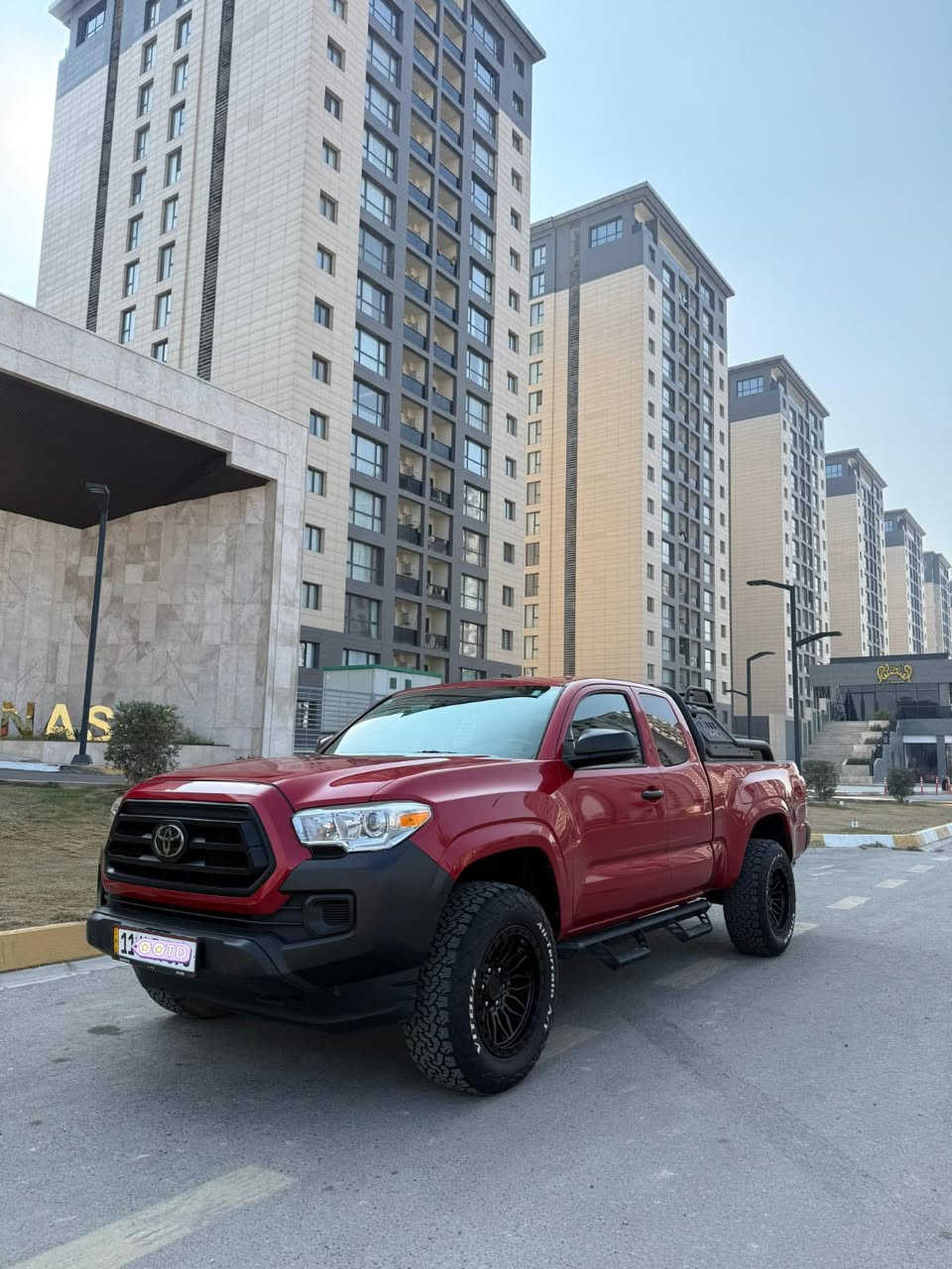 السلام عليكم للبيع تاكوما موديل 2022 رقم بغداد تحويل ثاني يوم مكينه 2700 كروز اوتو هولد رادار امامي ضررها جاملغ خلفي وشويه بالباب الخلفيه عليها إضافات وترتيبات 
للاستفسار ***********
