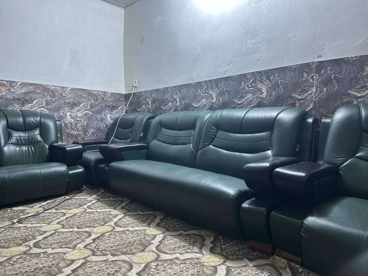 السلام عليكم شباب تخم مال مكتب لبيع لسعر نتصل ***********
