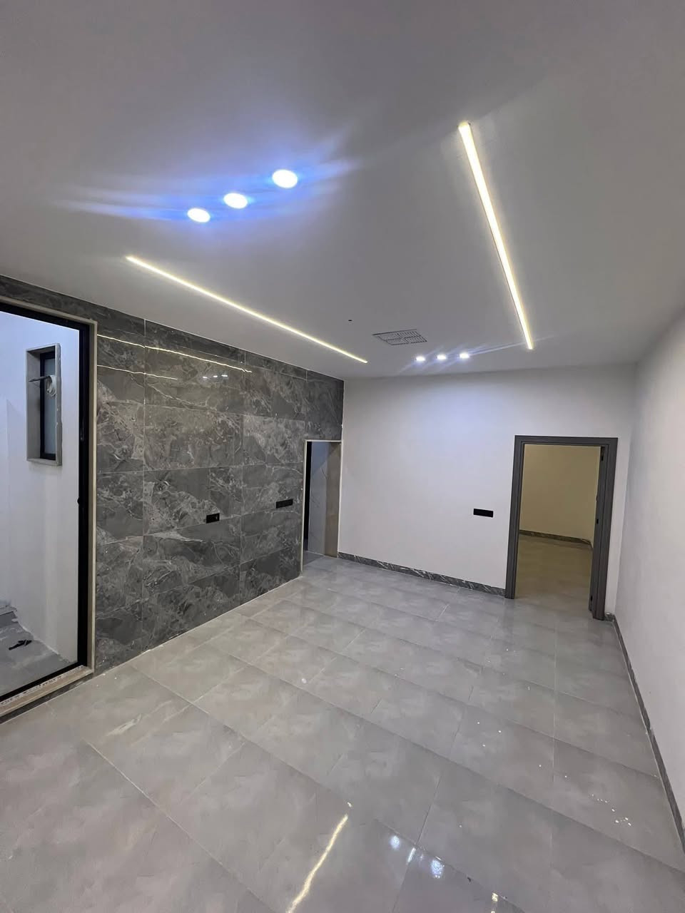 � #عروض #مكتب #الحارث #الحديث 🏡
📍 الموقع: الموصل – [حي-التعليم-العالي]
⚡مجمع-النور-خلف-المول-هيكل
📐 المساحة: [120-متر- واجهة-6]
🛏️ عدد الغرف: [4- غرف- نوم-طابقين ]
🛁 عدد الحمامات: [2- حمام ]
🍽️ مطبخ + صالة + كراج + سطح 
✨ المميزات:* سنة-البناء-2026
✅ موقع-جدأ-مميز-على-شارع-20
✅ صنف اللعقار -وصل-جمعية-النور
💸 السعر: [ يُذكر عند التواصل / او الاتصال ]
✨ -اكتب-كلمة-تم-وصلك-سعر
📞 للاستفسار والمعاينة اتصلوا بنا على الأرقام التالية:
***********
***********
📍 موقع المكتب سايدن التعليم العالي 
📍 الموصل – وقرب معمل أصب وتربيه رابعه
✨يرجه -متابعه -الصفحه-الصلكم-كل- مهواجديد
📌 نستقبل كافة العروضات داخل أحياء الموصل 

#عقارات_الموصل #دار_للبيع #الموصل #بيت_للبيع #مكتب_الحارث #الحديث   #فرصة_عقارية #الموصل
