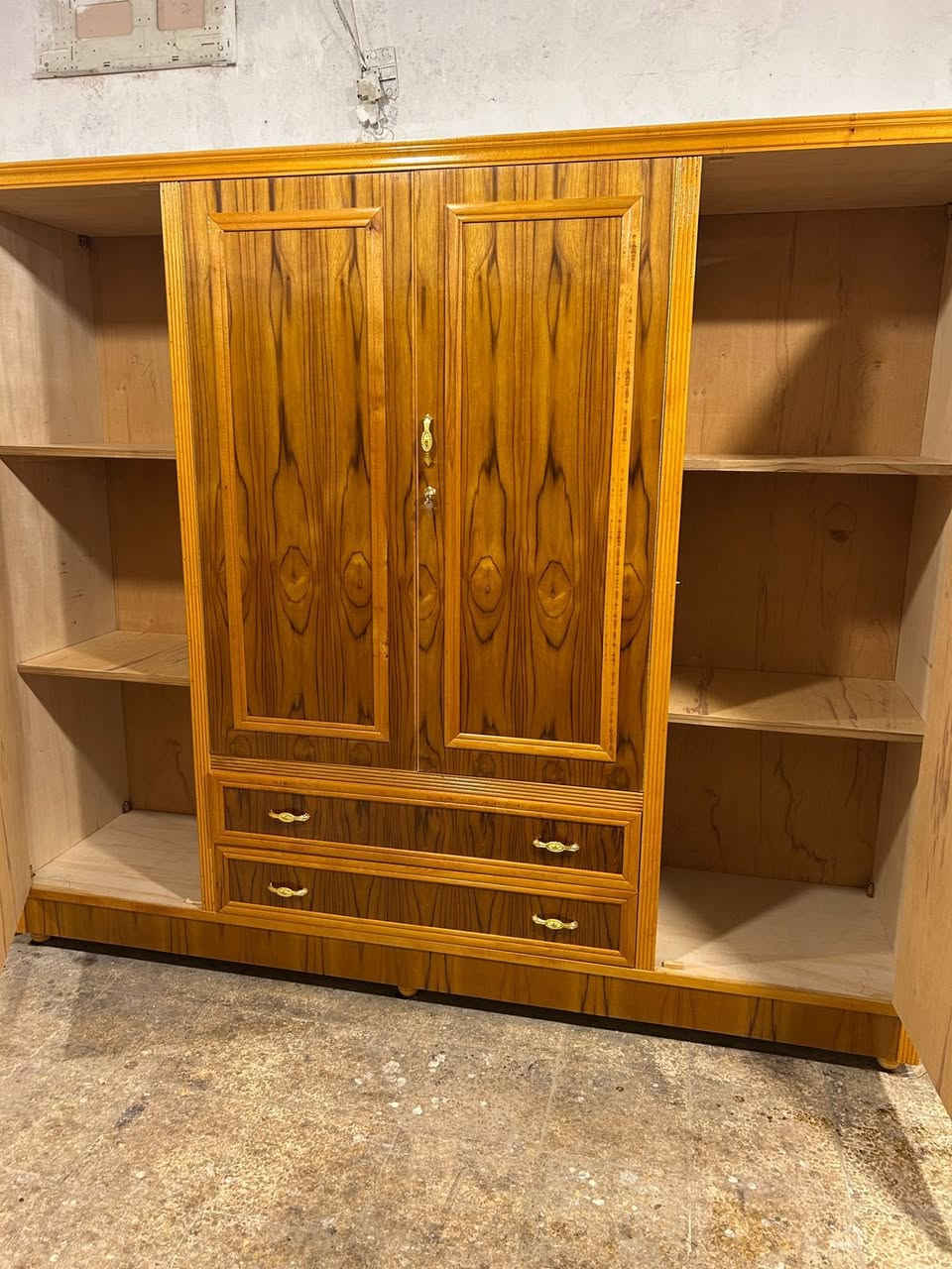 كنتور للبيع جديد فصال حديث ⭕️⭕️
4 باب صاج زان 5 ملم فصال تركي حديث شغل توصي ثقيل مو تجاري ضهر  جمبر منهوض عن الارض
للاستفسار الاتصال على الارقام
اسيا 📞(***********)
كورك📞  (***********)
عنواننا 

الحدباء معرض ابو حسون قرب مرطبات البحرين❄️⭕️⭕️
مستعدون شراء الغرف الصاج المستعمله والكناتير 👍🏻
