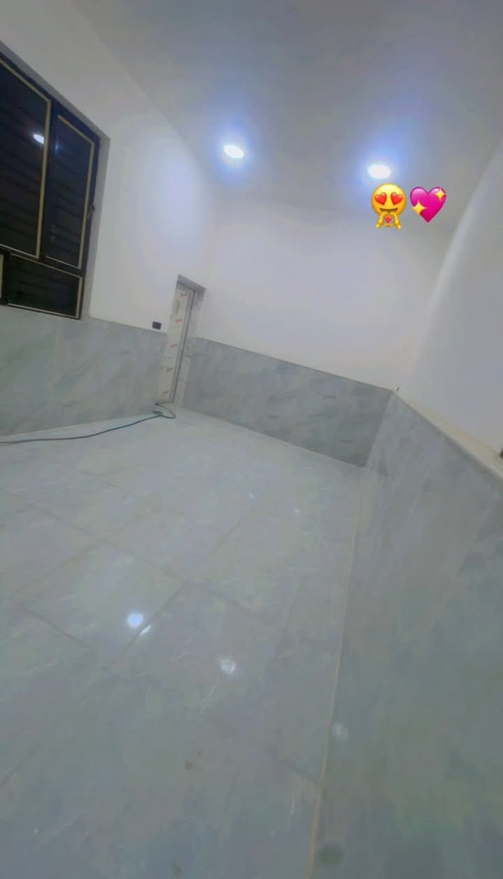 بيت للبيع طابق واحد 
بناء جديد بمنطقه جديده 
مساحه ١١٠ متر واجه ٧ متر 
بمنطقه ال١٢٠ بصف حسينيه أم البنين 
سعر ١٣٠ مليون 
***********

