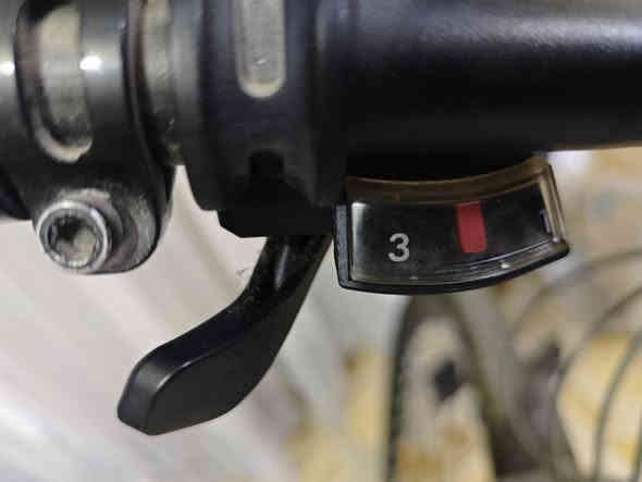 بايسكل صيني نوعية ممتازة ماركة EZEL حجم 29 .. سيم الويل مسوي بصمغ البريكات دسكات أمامي وخلفي ولايت وجرس السعر 120 ألف دينار وبي مجال المكان مدينة الصدر تقاطع 55 قرب الصدرين ..   ***********
