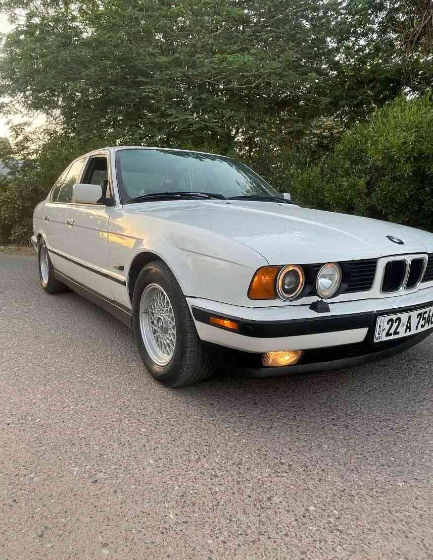 للبيع اصل BMW525 رقم اربيل كفاله عامه بدون صبغ او تبديل مودل1990محرك مسكر تبريد سياره جديده وبلاديه بدون اي نقص 
عنواني بغداد السيدية***********
السعر 75 بغداد, العراق
