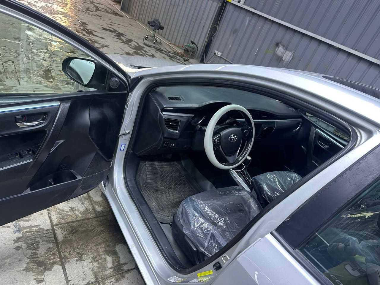 ‏سلام عليكم
‏2014 

￼ ثلاث قطع صبغ 

￼ سيارة جديدة ما فيها أي نقص جاهزة من كل النواحي رقم جديد 

￼ بغداد الدورة 

￼ السعر 110 وفيها مجال 

￼ *********** ￼￼
