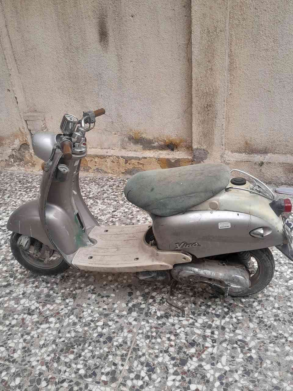 دراجة عبد الحليم فحل 
السعر ٢٠٠ ألف 
***********
مكان بغداد
