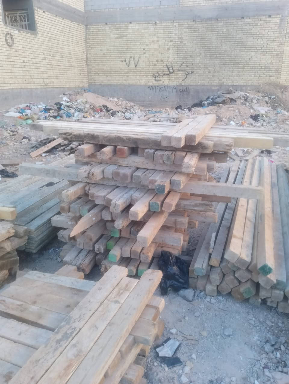 خشب لبيع لوح٤متر مكعب ونص لوح ٣متر ثلترباع سير ٣مترنص مكعب سير طول متر مكعب لوح  مقاصير مكعب ينباع شلع لمكعب ٤٠٠لمكان كربلاء ***********

