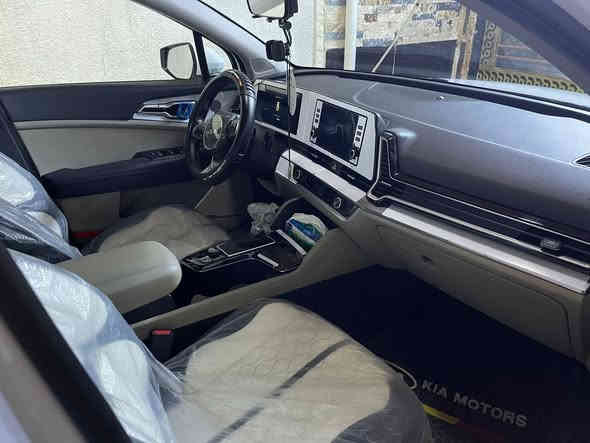 سبورتج ٢٣ خليجي نص فول بصمه تشغيل حساسات امامي خلفي بصمه ابواب مانع انزلاق ويل ١٩ كروم داخل بيجي وبعد بيها مواصفات ماشيه ٢٢٠٠٠بعدهي بالضمان وبلزكات الشركه بيها بارد بسيط كد شبر وطخه بسيطه كد اصبعين سياره بالخير على الي ياخذها سعر ٢٢٠٠٠دولار يعني٢٢٠ ورقه العنوان الشعب ***********
