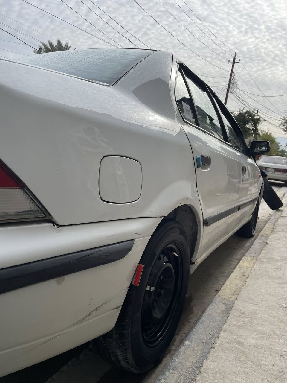 السلام عليكم سيارة سمند ناطقه 2010السياره بلاديه كفاله عامه الباب الخلفي مبدل مؤسسه سياره تخم تاير جديد الصدر جديد عل شواصي حته المشط مبدل تبريد ثلج سياره حلوه تجي وتشوف مكانهه بغداد 
الرقم واسط السعر 45
للاستفسار عله هذا الرقم ***********
