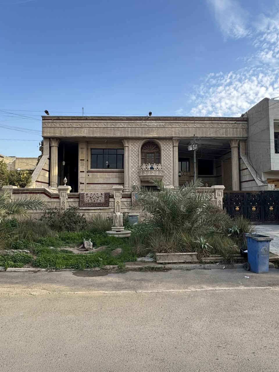 السلام عليكم
➖ دار قديم بسعر الارض للبيع في شارع فلسطين  :-  
▪️المساحة : 495 م الواجهه : 15 م    النزال : 33 م   
▪️محله : 510  شارع نافذ مقابيلك ماكو بيوت 
                           للاستفسار : 
                           ***********
                          *********** 
عنوان المكتب //  تقاطع النخله قرب مطعم قدوري مكتب الرحمن ّ
