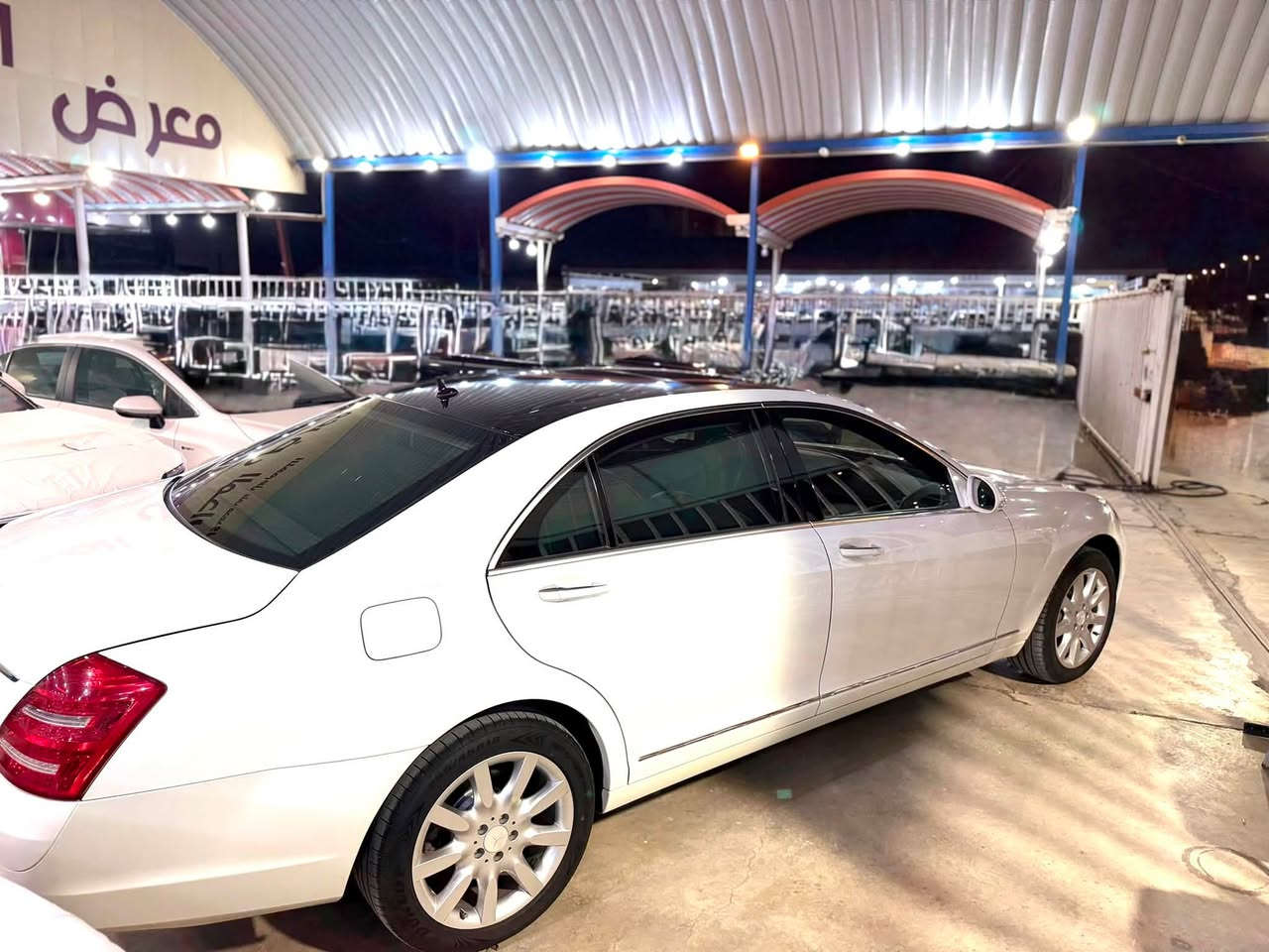 السلام عليكم ورحمة الله
مرسيدس اس كلاس S350
موديل 2009
محرك بنزين  6سلندر
ماشية 49 الف كيلومتر حقيقي  
المواصفات:-
( ابواب كبيره لارج ،  سقف بانوراما ، كامرة حرارية لعرض لطريق امام السائق ،خمس بردات  . داخل فورميكا ،داخل جلد بيجي   .ك. كامره .كشنات امامي والخلفي متحرك ابواب شفط ..  اوتو هولد  .صندوق شفط وسحب . حساسات امامي والخلفي  ، كشنات واستيرن كهربائي ، كير شفت استيرن .).  
السيارة مابيها اي خلل كهربائي وكير ومحرك كله بشرط 
مامفتوح 
رقم بغداد باسمي.

العنوان : الديوانية المركز . 

رقم صاحب السيارة
***********

