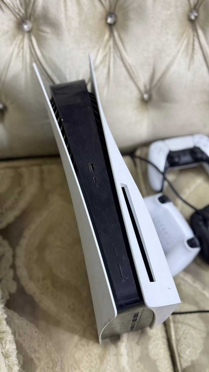 بلي 5 للبيع مستعجل علا بيعته *********** عنواني بغداد  معه 3 جوستكات
