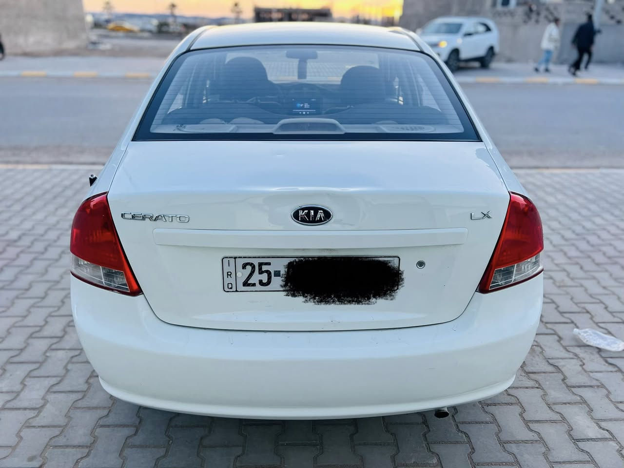 السلام عليكم..اعتذر عن الاقساط والوعدة…
للبيع بسعر مناسب جداً 88…
كيا سيراتو 2009 خليجي لون ابيضّ ثلجي رقم كركوك دولي سنوية جديدة شرط التحويل…
مواصفات السيراتو معروفة مايحتاج اذكرها 
كير اوتو 
4 جام كهرباء بلاجكتور شركة
محرك 1600 دكشن عالي 
محرك وكير بالشرط صدر جديد طخم تاير جديد تبريد ثلج سيارة جاهزة مجهزة بدون نقص…
سيارة مكفولة كفالة من الصبغ عدى شبر برأس البنيد والباقي كفالة…
مكاني صلاح الدين تكريت 
للاستفسار *********** 
***********
