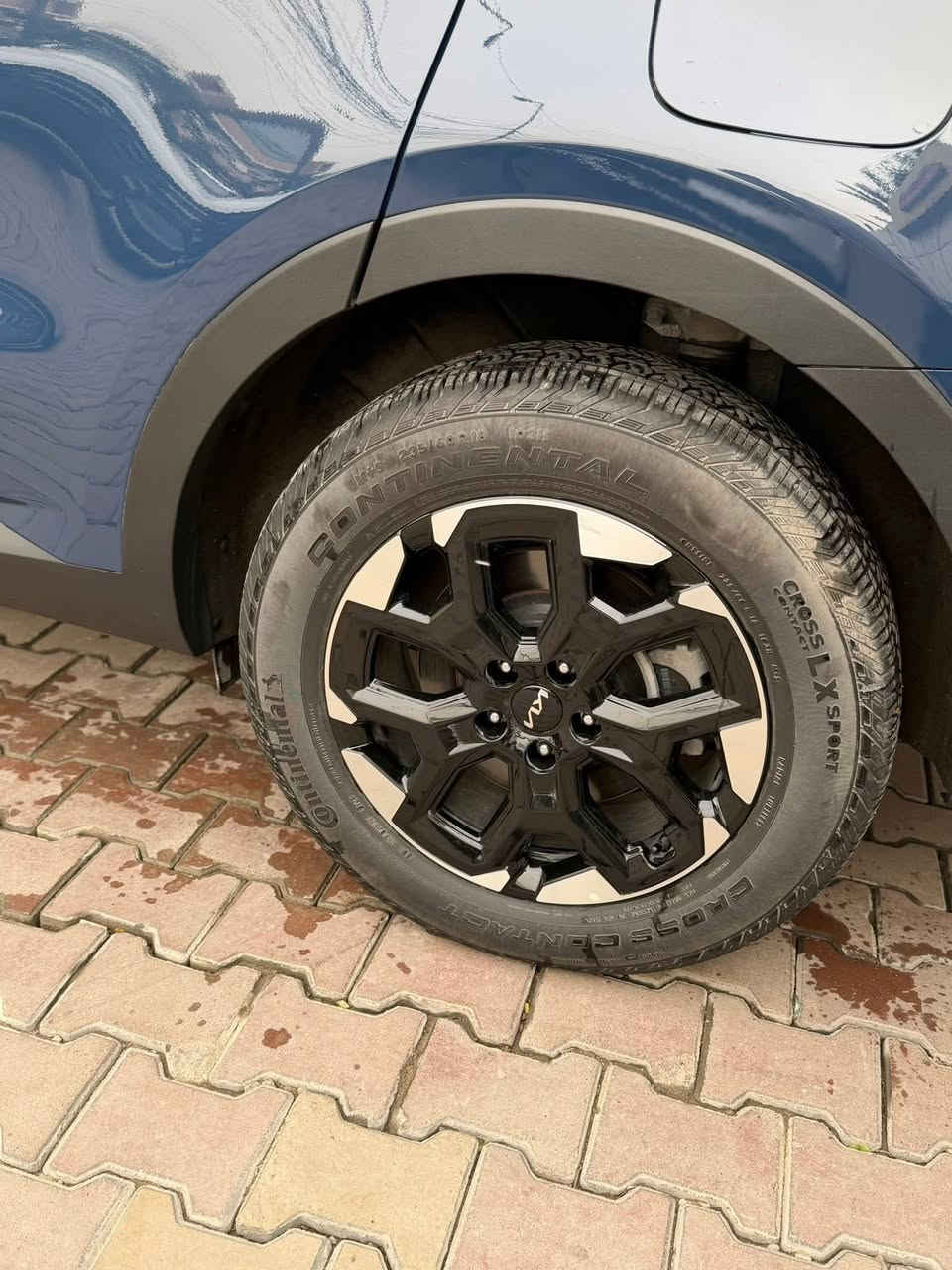 السلام عليكم سورنتو موديل24 فول مواصفات بانوراما رادار امامي وجانبي وخلفي حساس امامي وخلفي أنظمة قيادة نورمال اسبورت اسمارت تشغيل عن بعد داخل جلد أبيض كشن كهرباء حادث السيارة خفيف تبديل دعامية امامي فقط وصبغ جاملغ السعر255$ وبيها مجال رقم  الهاتف *********** صور الحادث مرفقة مع المنشور
