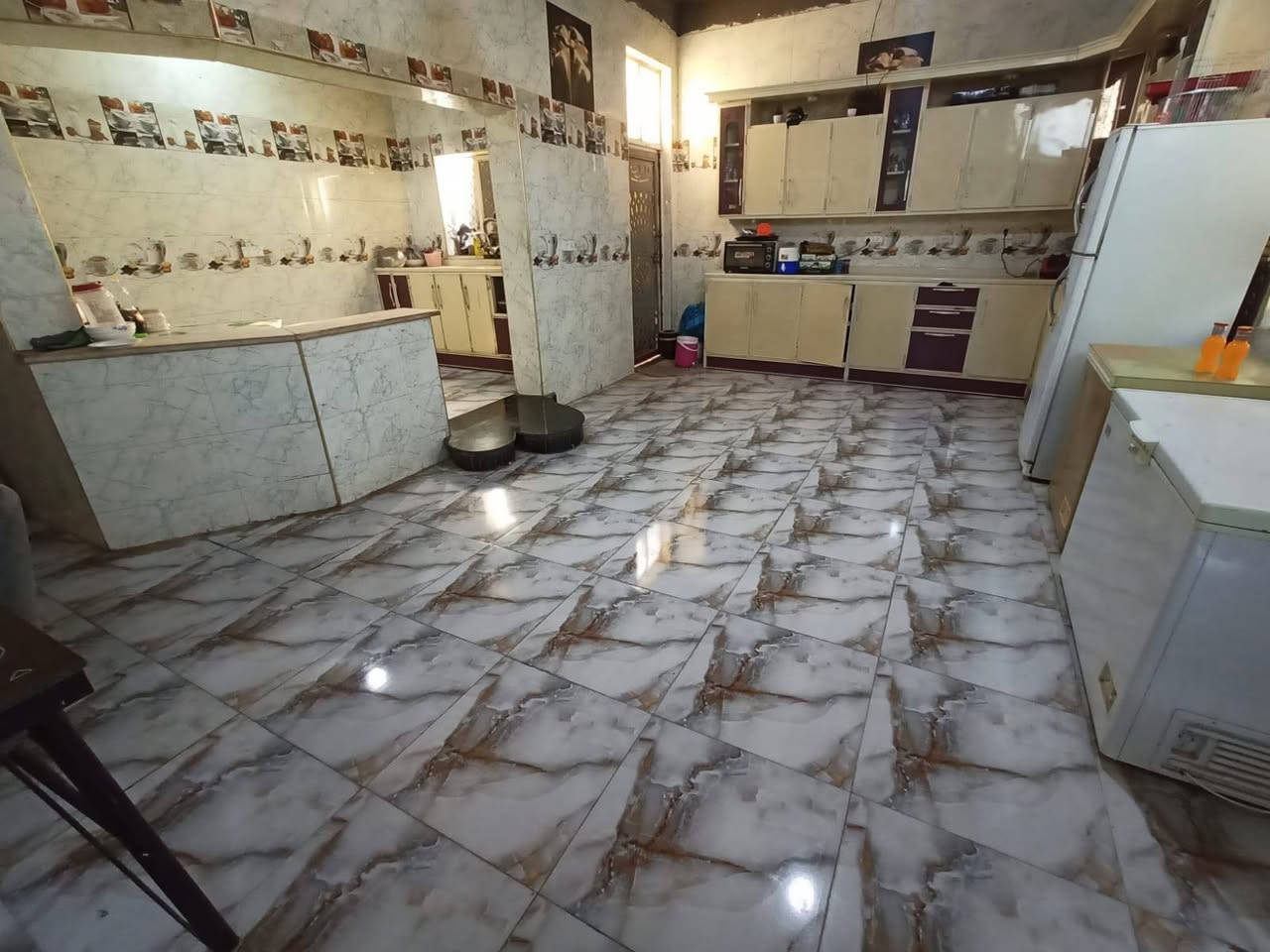 #اللهم صل على محمد وآل محمد 
# البيت للبيع طابو زراعي سند 25 اقرار محكمه 
#حي سيد علاوي بستان ال خايس 
#المساحة 400 متر طابقين فول مواصفات 
 الطابق الأول غرفتين سويت   وصالتين ومطبخ حار وبارد وبراني كبيره  مجمعات صحيه وتهويات كونكريت مسلح 
الطابق الثاني 3 اغرف اكبار نضام سويت وصاله وحمامات وصطحين 
#السعر 210  مليون  قابل  للتفاوض لشراء يراجع مكتب الناجح للعقارات السماوة حي الحكم قرب مرطبات فستقه 
#مكتب- الناجح للعقارات 
للإستفسار اكثر مراسلتنا ع الخاص او الاتصال ع الرقم التالي ***********بي وتساب /*********** 
#او مراجعة مكتبنا الواقع في *********** رد سريع 
#الحكم / مجاور مرطبات فستقه علمأ دوام مكتبنا من 9 صباحأ ال 10 ليلأ
