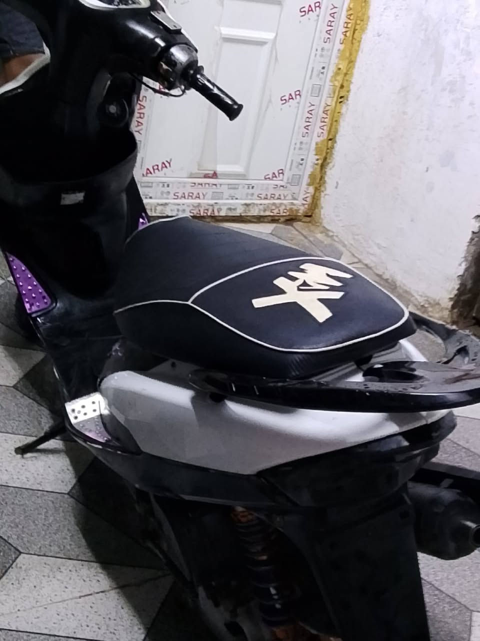 سلام عليكم ماكس عدله بوشه خمسه وخمسين للبيع كلشي شغال نكره سلف شلعه ومعدل أقوه من الجبلي  قطره دهن رياضي سبايدر أربعة ولف اصلي ويال اصلي مشيف يحتاجله شوية ترتيب السعر 450وبيه مجال قليل مكاني الزعفرانيه واتساب***********
