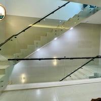 درابزين زجاجي • زجاج مقساة • هيت الأنبار