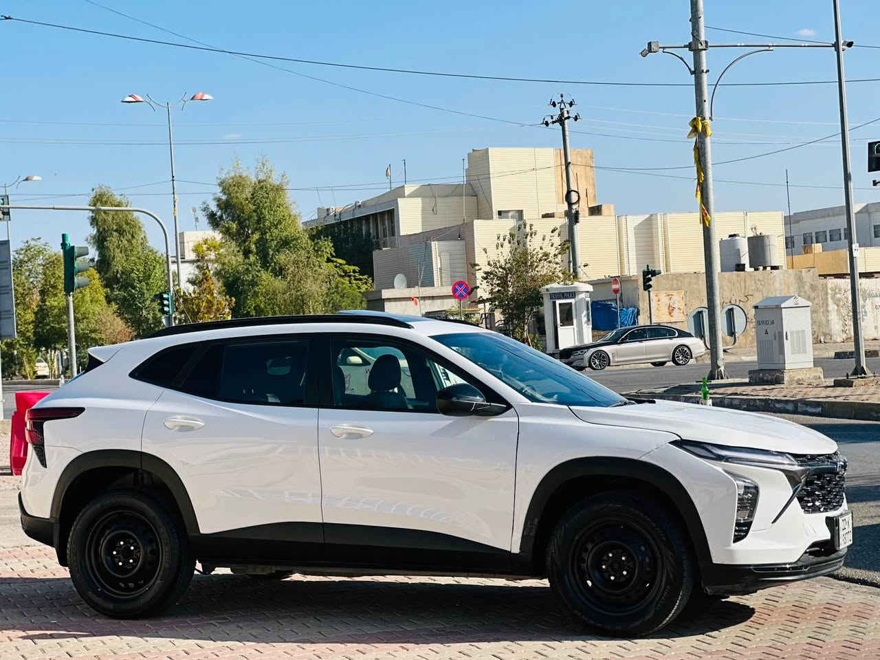 شوفرليت تراكس ٢٠٢٤  RS/2  
فول موصفات.  
رويشتوه (5mil)

نيو بونيتي سبوغه  بي ژوره وه هيجي تري نيه 
سياره هه موو شتيكي شه ريكه يه. به شه رت
ايرباگاي به س سوكانن اويش بيلادي دانراوه ته وه .

گير مه كينه و ته بريد و هه موو شتيكي به شه رت.

قه پات موصفاتت فول فول موصفات. 
بصمه / سلايد/ كوشين هيتر / شاشه گه وره / شغال/
اتو پارك / تحديت سورعه/ كوشين جلد خت سور/
رادار/ داتاشو / شاشه ي تاهوو/ خه تي جاده /
شاشه: Car paly/ WF /موبايل شحن دكات/ 
لايت اتوو/ گير عادي و اوتماتيك/ گيري قورس/
بريك بصمه / تحكم ستيرن/ پيش ليد و شمعه /
لايت موتحرك/ كوشين هيتر / مودي سپورت ، نورمال، يكو، /هتد ،…
 
رقم. شانصي سياره كه يه :
KL77 JE29RC083345

رادار و به ردي قزوزي به شه رتت بيلادي بيت .
هه زه و ژينكه كه و رقم و صه نه وي تازه يه 
به ناوي خومه. 
Watssapp +Vaebar. 
*********** أربيل, العراق
