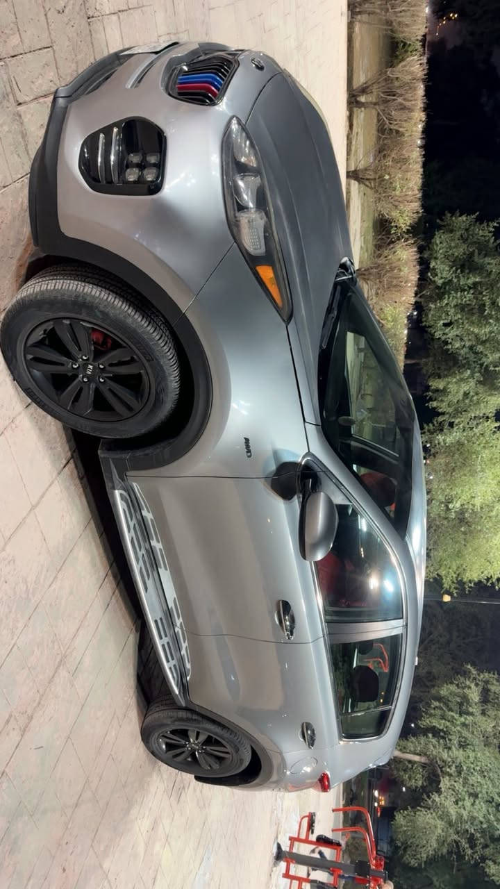 سلام عليكم لبيع سيورتج  امريكي 2019
سياره رقم بغداد بسمي 
موصفاتها نص موصفات
مكينه وكير وتبريد مكفول 
ضررها جاملغ مبدل فقط اوبارد باب خلفي 

سعرها 175مكان بغداد الغدير قرب ضربه 
***********
