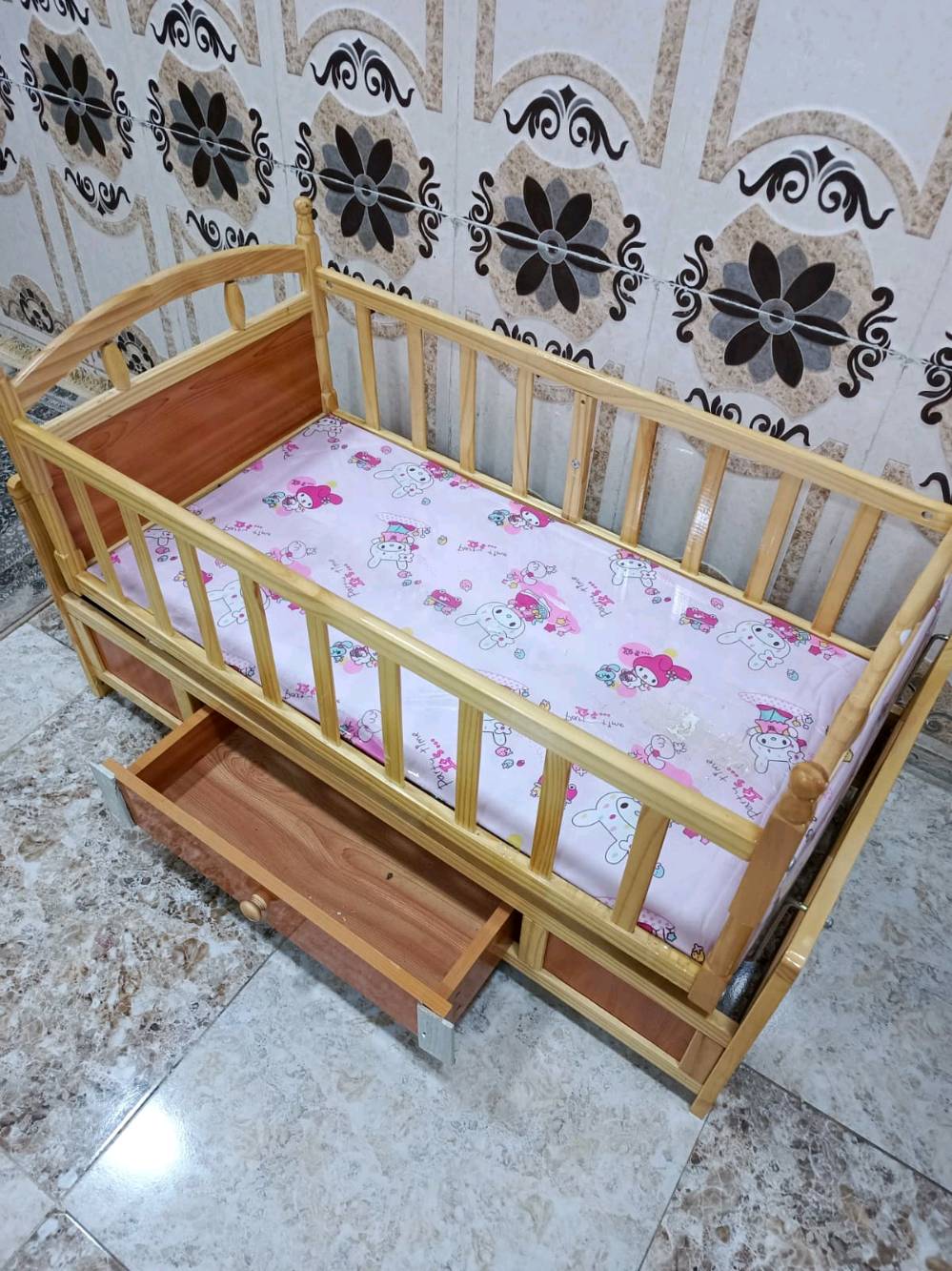 كاروك للبيع نضيف ما بيه شي مكاني حمدان سعره ٣٥ الف للاستفيار واتساب ***********