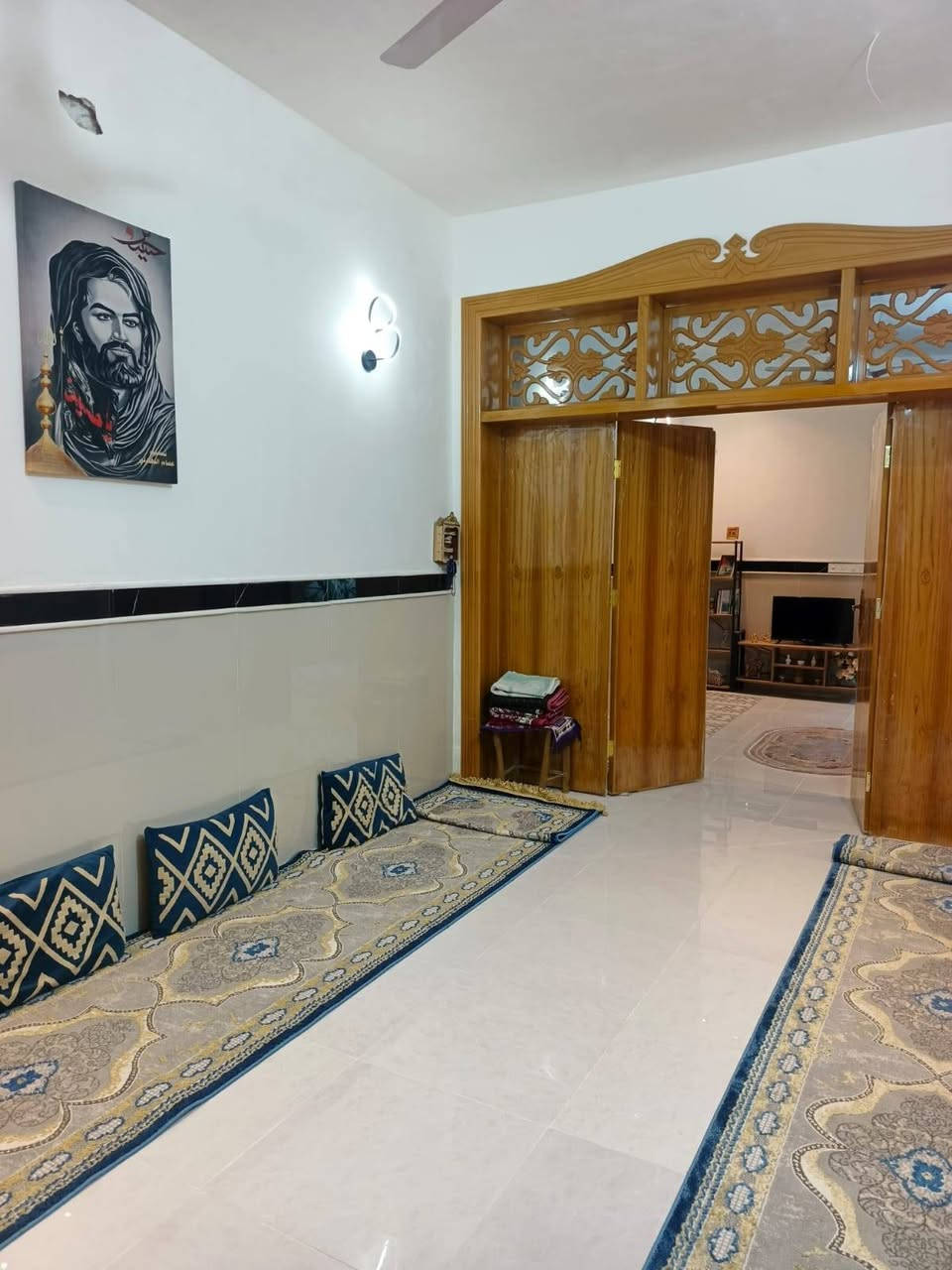 دار للبيع مساحه ١٠٠متر طابقين منطقة ٥٠ الف مطلوب للمصرف ١٠٠ مليون تطلوعه ٥٠ مع مجال قليل تبديل كفيل 
مكتب بيعة الغدير 
***********
