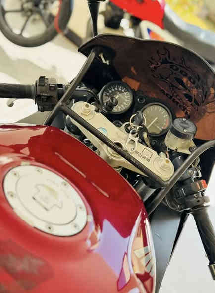 السلام عليكم
CBR 919 هوندا

السرعه 300

الموديل 2005

اوراق كامله مع كمرك كامل يعني بس تروح ترقم 

الدراجه جديده جديده

محرك مكفول

عقل مبرمج طلقات

باتري جديد

كهربائيات كامله

عليها اكزوز من ارفخم الاكزوزات. SC

منضومه زينون اماميه

تخم اشاير ابو اللد

عدادات كلها شغاله

زوج تايرات جدد

بريكات امامي خلفي مضبوط

بلكات NGK تخم

مري بلاديه كاربون فايبر جدد

الشراي يجي خاص انطيهه السعر 
مكانها الانبار 

رقم التلفون *********** متواجد واتساب
