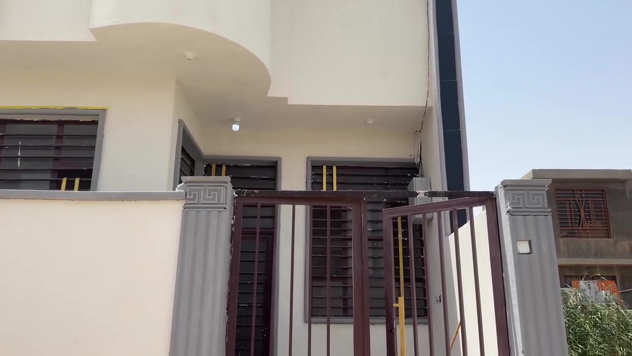 السلام عليكم
مكتب الخبير للعقار

وجود دار في شارع المدرسه الدينيه

مساحه ١٠٠ متر

فول واحد عل واحد

مكونات الدار //استقبال ومطبخ وغرفه نوم وصاله ومجموعة صحيات داخليه وخارجه

الدار موضح بل فديو

للاستفسار مراجعة المكتب مقابل مركز الشباب الدوب

اتصال //***********
