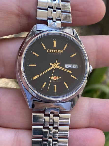 السلام عليكم 
مجموعة من القطع اليابانية 
اورينت 
ستزن 
سايكو 
اتوماتيك 
الوان مميزة
نظافة تامة
تعمل بكفاءة عالية 
ستانلس ستيل بالكامل 
بلادية بالكامل 
السعر  ارسال صورة القطعة  عالخاص 
يوجد توصيل لجميع  المحافظات 
***********
