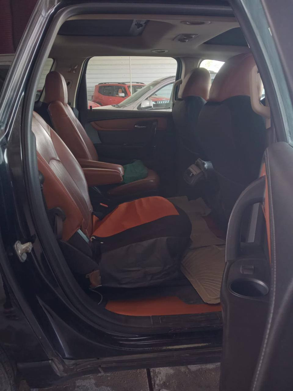 شوفر ترافرس ٢٠١٧ السياره فول فول Ltz حداديه حلوه ومكينه شغاله وناعمه وما بيه اي صوت بس اتطلع دخان من الصالنصه 
سعره ١٦٠ وبيه مجال مكان كربلاء 
***********
