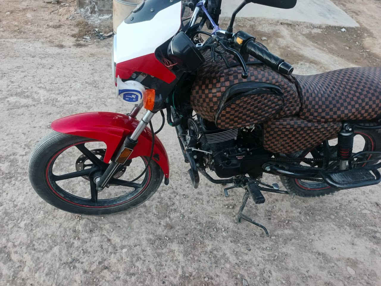 السلام عليكم دراجة ديوان كلك موديل  2024 محرك 200  بلادي مكفولة من كلشي النضافة 75%السعر ١١٥٠ وبيها مجال للشراي مكان صلاح الدين قضاء سامراء للاتصال *********** رجاء ال مو شراي لا يتصل ولا يتعبني
