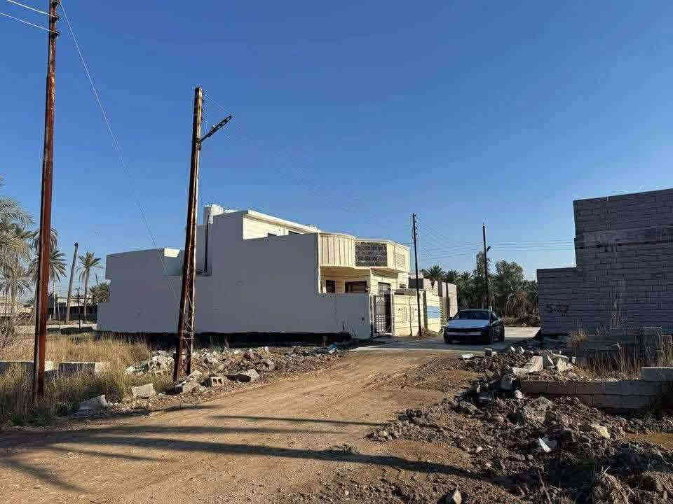 السلام عليكم ، بسعر جداً مناسب
قطعة ارض بسعر (14) مليون ((125)) متر 
الموقع : باب الدرب بالقرب من فلكه الأمين ومدرسه المساعي 
المساحة : 125 متر ، واجها ٨ وربع ونزال ١٥
•  زراعي سند ٢٥ ، مكاتبة + وكالة من صاحب السند مباشرتاً 
•  الخدمات كاملة ماء + كهرباء + اناره + شارع الرئيسي صب 
•  قريبة من الشارع العام جداً 
للتواصل على الرقم التالي : ***********
