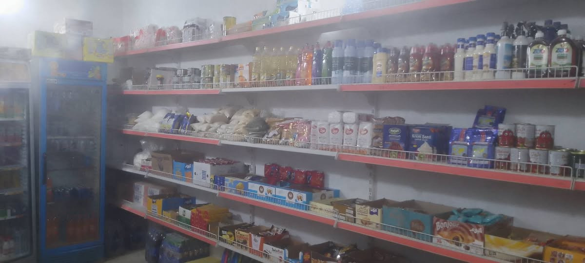 ملاحظه مكلف بل نشر
محل (سوبر ماركت)  للأيجار 

- الموقع /

الرصافة – رئاسة العبيدي – شارع 20  فرع خدمات حمودي أبو الدهن (تكمل الشارع لنهايته على اليسار.

- الأسباب /

- عدم التفرغ لان عندي التزام. 
امانه المحل شغال والحمد لله (خير من الله وبي شغل حلو ورزقه خير).

 - الأغراض والمحتويات /

1- مجمدات عدد (2)

2-عارضات عمودية عدد (3).

3-رفوف حديد درجه اولى عدد (4) سراوات على طول المحل حسب ماموضح بل صور.

4- مبردة هواء نوع (كونفيرة) جديده.

5-سلة أجباس كاملة عدد (1).

6- ميز كاشير مرتب مع كرسي.

-المساحة /
الأبعاد: العرض 3 متر وربع × الطول 7 متر.

- جاهز وما ينقصه أي شي، وتگدر تستلمه وتبدي شغلك مباشرة بدون تعب وتجهيز.

للتواصل والاستفسار عن السعر وباقي التفاصيل:يرجى الاتصال مباشرة بصاحب الاسواق
(أبو يوسف)
📞 ***********
