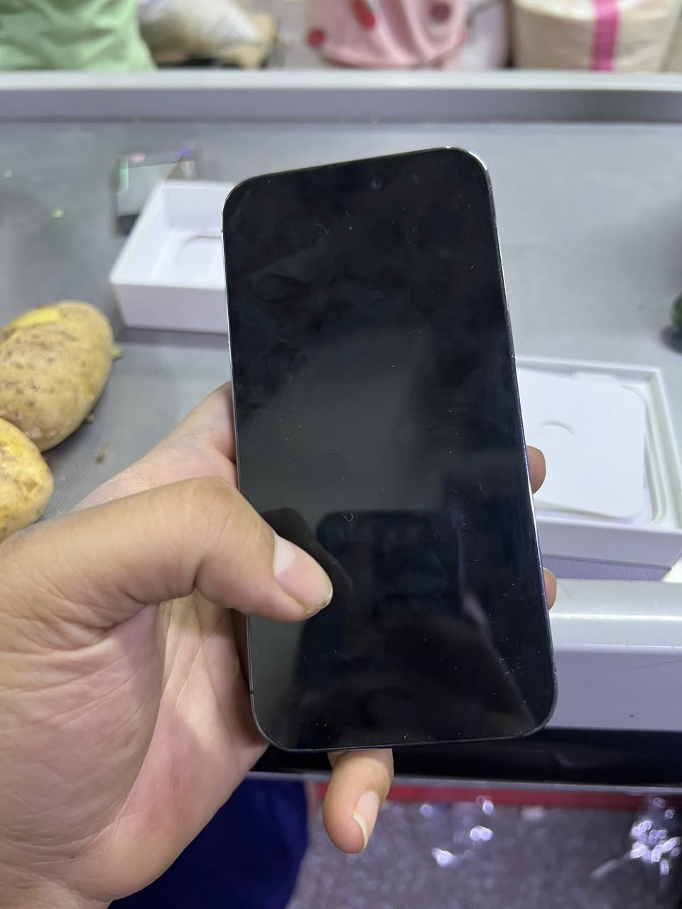 ١٤ برو ماكس مبدل شاشه وضهر وبطاريه السعر ٥٠٠ وبي مجال الاستفسار اتصل ***********
