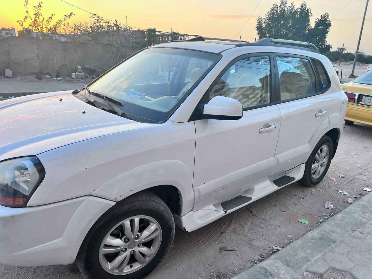 توكسان 2009 مكفوله من قطرة صبغ
فول مواصفات
 كشنات جلد 
تبريد بيانو
4×4 فور ويل
فتحه 
محرك 4 
125 وبيه مجال مكلف بلنشر رقم صاحب السياره***********
