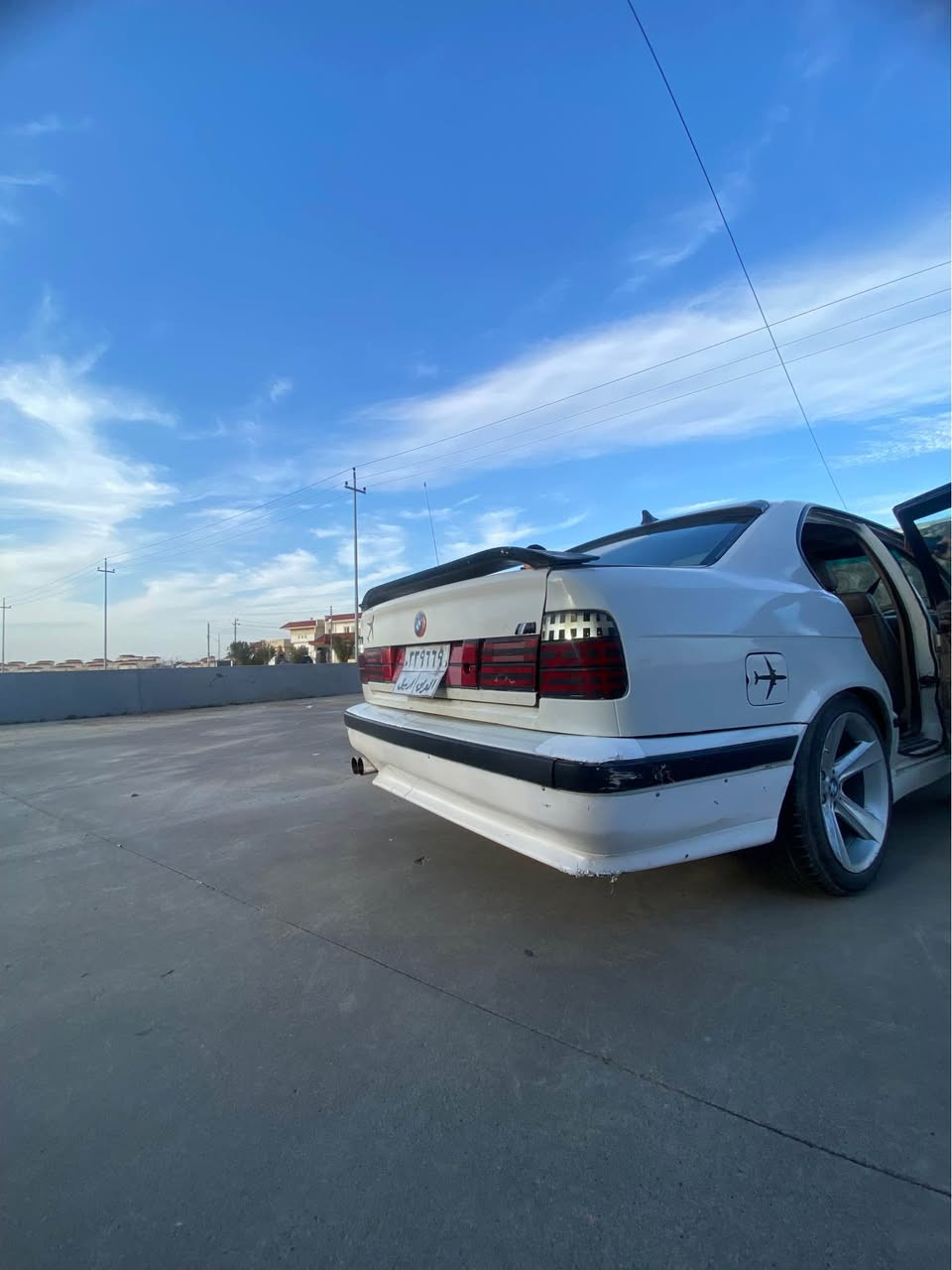 السلام عليكم بي ام 525 اصل وفصل كير Zf مديل 1990بجم عريض لون ابيض وياله هامان مكينه كير بشرط صدر بشرط دعاميات M دوسات M وياله هامان نصبتها تخبل وياله وتايرات جديده تقسيم كهربائيات كله كامل مسجل بلوتث سياره مرتبه وتحويل بشرط مكان السياره اربيل السعر 55 ورقه رقمي *********** للبيع او مراس أربيل, العراق
