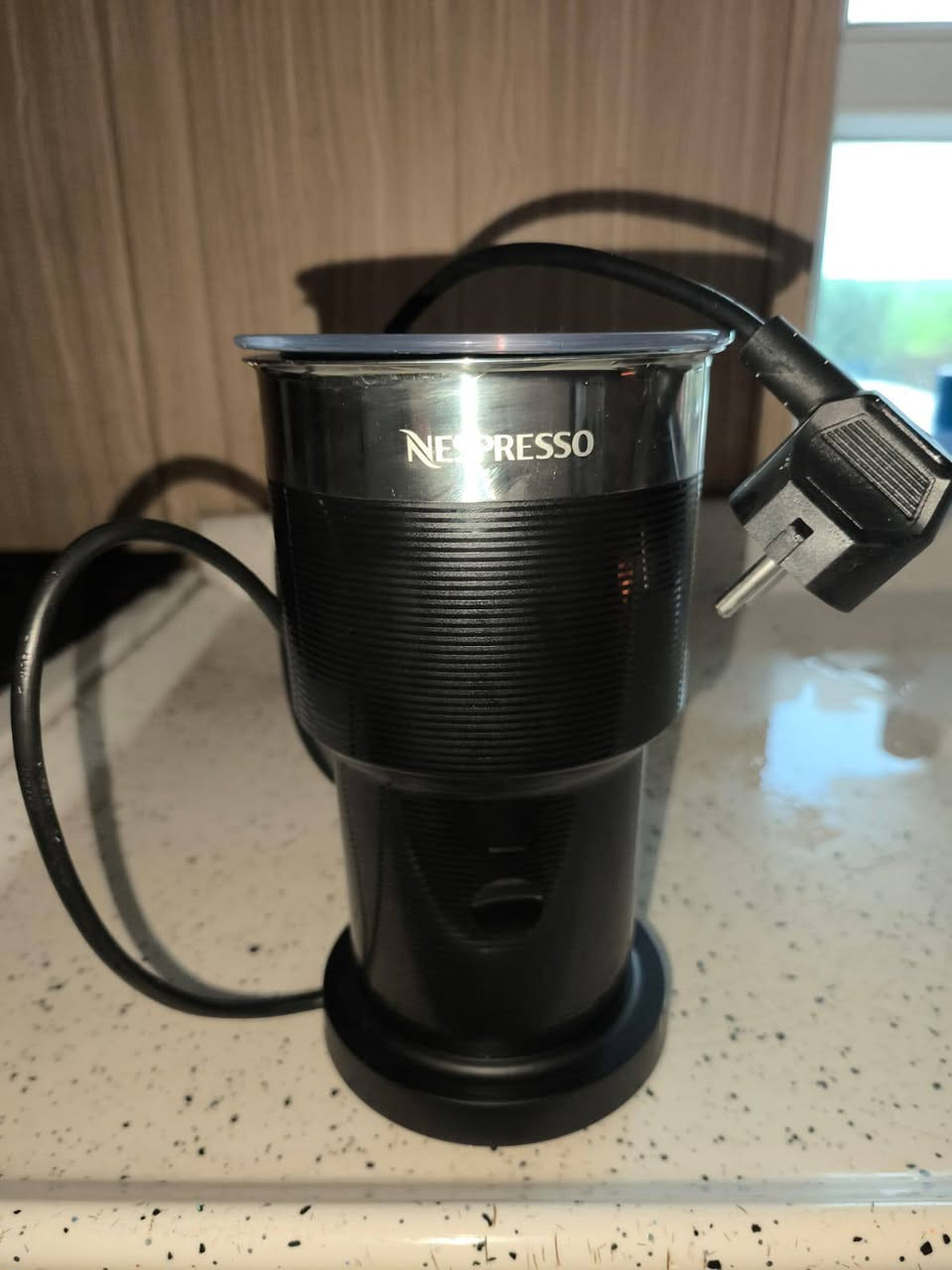 للبيع جهاز Aeroccino3 XL لصنع رغوة الحليب ☕️
إذا كنت من محبي القهوة في المنزل، فهذا الجهاز يعطيك رغوة حليب كريمية خلال ثوانٍ، مثل المقاهي تمامًا. مناسب لتحضير كابتشينو، لاتيه، أو حتى حليب ساخن.بدون صعوبة و ب زر واحد 

المميزات: • يصنع رغوة حليب ساخنة أو باردة
• سهل الاستخدام بضغطة زر واحدة
• يعمل بسرعة خلال أقل من دقيقة
• سهل التنظيف
• تصميم أنيق يناسب أي مطبخ
الحالة: مستعمل بحالة ممتازة
السبب: عدم الحاجة له

في امازون سعره 65$ 

من يعطيه اعلى سعر ابيعه


**إذا كنت صاحب هذا الإعلان وتريد حذفه لأي سبب، رجاءا أرسل رسالة إلى الدعم الفني**