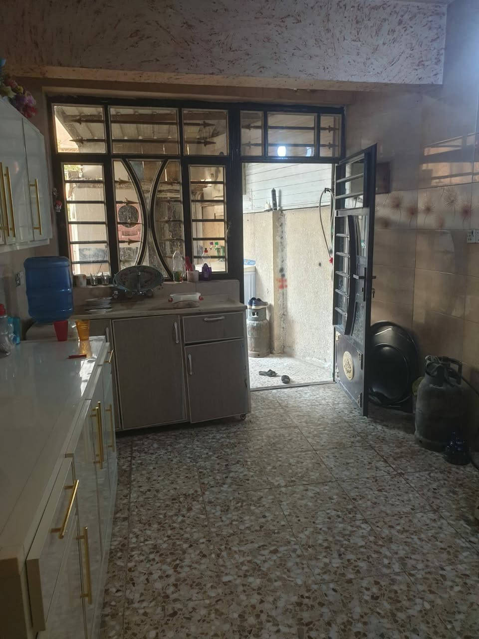 بيت ملك طابو صرف 100 متر
واجهة 6,40 سم
نزال 16 ونص #بناء 2017 عالي عن الشارع
يحتوي البيت على غرفتين + صالة 6 × 4 / مع مطبخ + صحيات

#العنوان بغداد أبو غريب - خرنابات خلف جامع النووي

يبعد عن السريع والخدمي 50 متر / 7 دقائق عن تقاطع حي العدل
للتواصل والإستفسار ***********
