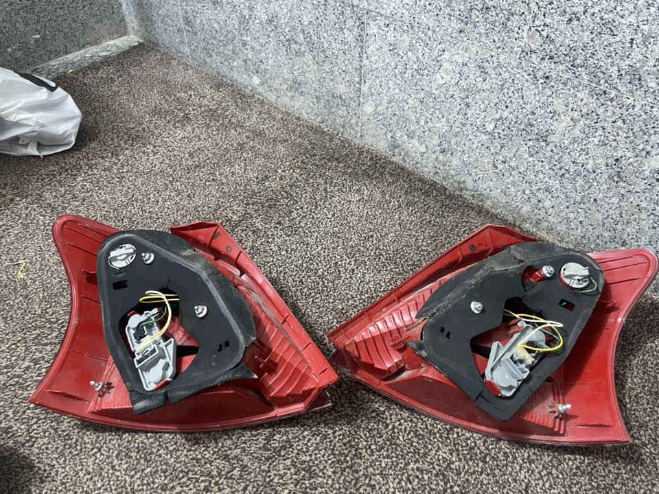 سلام عليكم لايتات تيوتا يارس 2007 و بك لايتات + وساعه السعر ٢٥٠ الف مكاني نجف للاتصال على الرقم ***********
