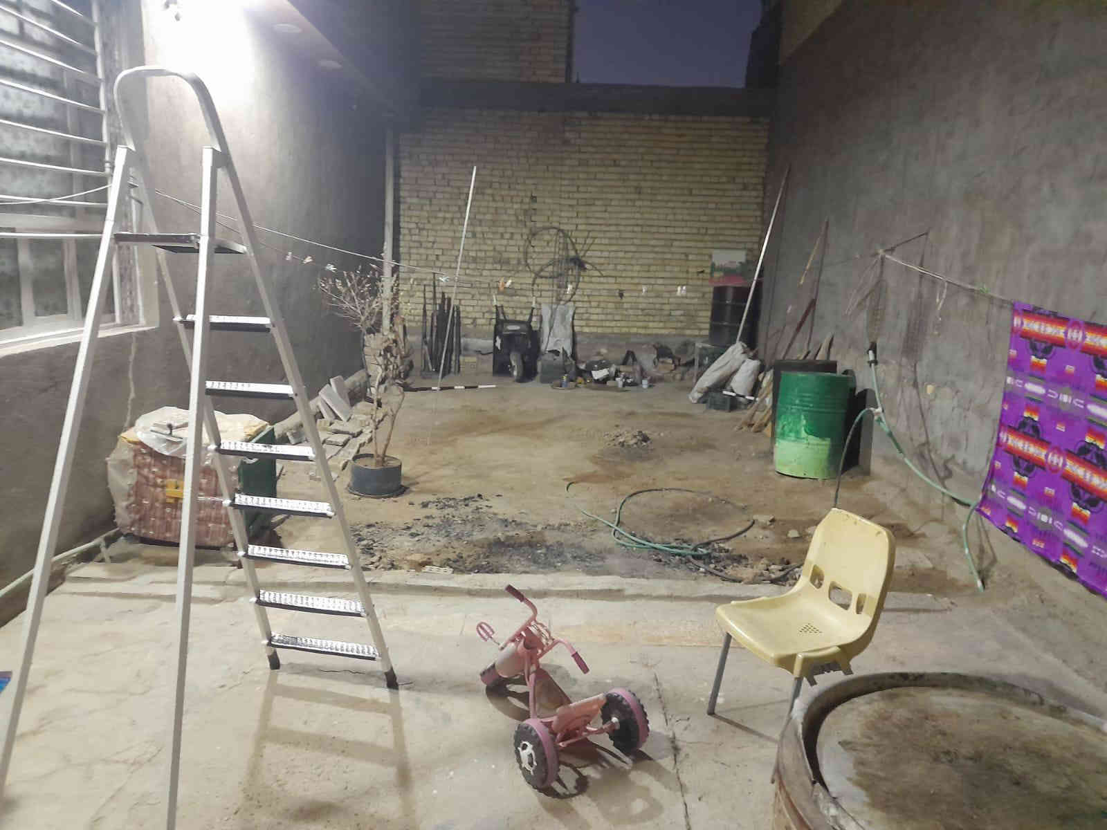 السلام عليكم بيت مساحه ٢٠٠طابق واحد السعر ١٨٥
بصفه قطعه ٦٠متر مكانه الشعله الدوانم شارع ابو موسى 
بصف الركن قرب اسواق الطائي
يحتوي على غرفتين حولي مطبخ
استقبال حمامات ٢منور للتواصل
 ***********واتساب
***********
