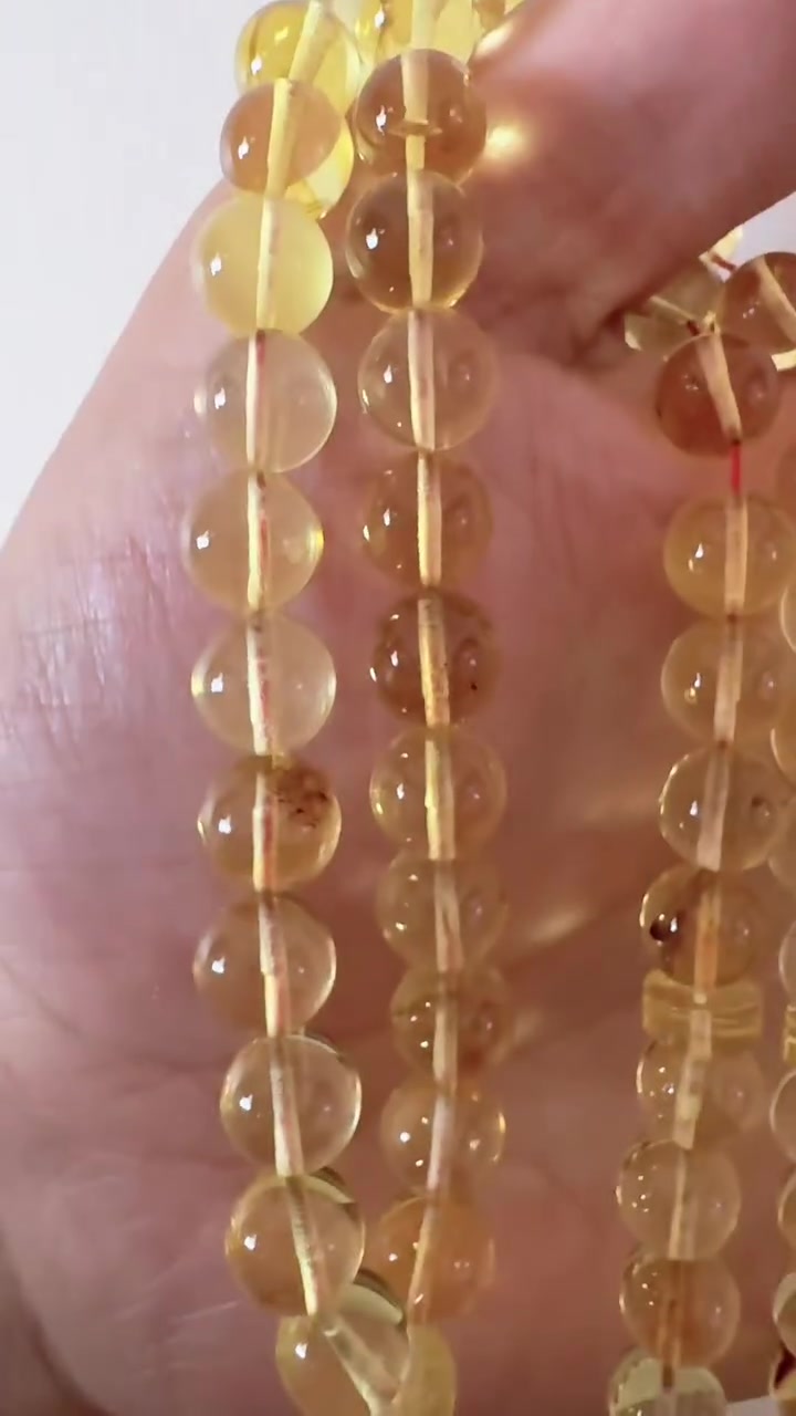 📿 كهرمان شفاف طبيعي – 67 حبة

قطعة جميلة تجمع بين نقاء الكهرمان الشفاف وأناقة التصميم، لتكون خياراً مميزاً لعشاق السبح الراقية.

▪️ كهرمان شفاف مقفول
▪️ 67 حبة
▪️ وزن 20 غرام
▪️ مقاس 8 × 8

تتميز هذه السبحة بصفاء لونها وخفة وزنها وتناسق حباتها، ما يمنحها مظهراً راقياً وإحساساً مريحاً أثناء الاستخدام.

قطعة مناسبة للاقتناء والاستعمال، وتضيف لمسة من الأناقة إلى أي مجموعة من السبح.

📦 الشحن متوفر إلى جميع المناطق
📍 المعاينة متاحة
📩 للتواصل عبر الرسائل الخاصة

#كهرمان #كهرمان_شفاف #سبحة_كهرمان #سبحة #سبح #سبحة_تراثية #سبحة_فاخرة #انتيكا #مقتنيات #تراث #لبنان #صيدا #بيروت #AmberTasbeeh #AntiqueTasbeeh #CollectorsItem


**إذا كنت صاحب هذا الإعلان وتريد حذفه لأي سبب، رجاءا أرسل رسالة إلى الدعم الفني**