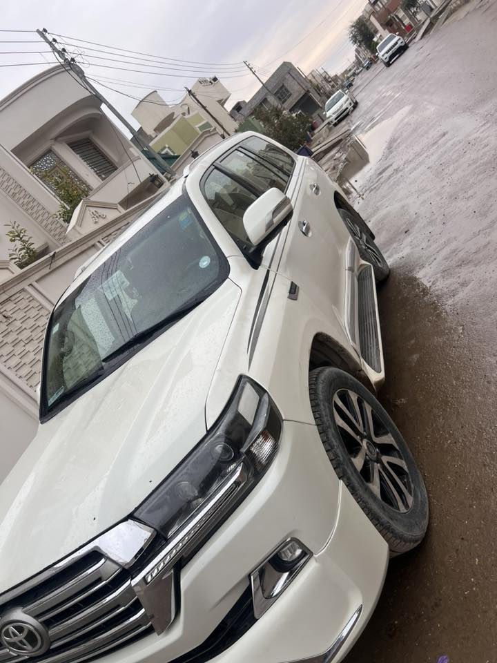 لاندكروز  محدث 21 تخم تاير صدر جديد منضومه زنون جديده السياره حلوه كلش وبالعافيه على الياخذه محرك 6 كير محرك مكفول السياره صبغ عام بدون كص بيع فقط السعر 250 $ بيع مستعجل للاستفسار الاتصال ***********.  أو ***********
