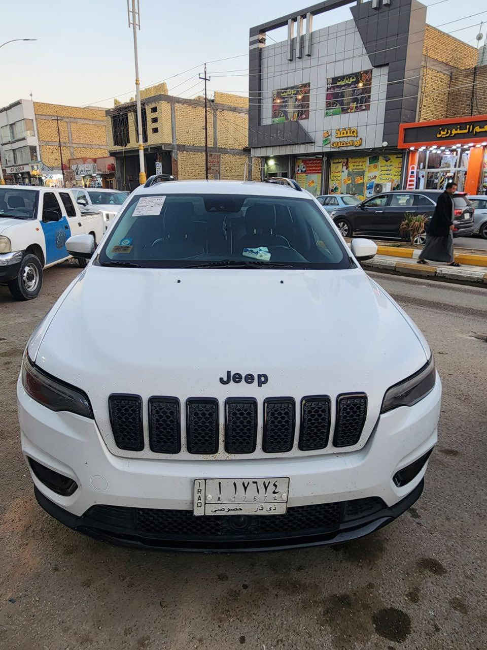 سلام عليكم جيب شيروكي بزون موديل 21 
مواصفات 🔥
1-تحكم استيرن 
2-كشنات جلد 
3-تدفئه تبريد قطعتين 
4-كير عادي أوتوماتيك 
5-كامرات خلفيه حساسات 
6-مانع انزلاق 🔥باقي المواصفات معروفه 
ضربتهة تبديل بنيد وجاملغ جهة وحده متصلحه وبيهة طخه خفيفه جهة الراكب هاي بالعراق السياره نضيفه احلى من الصور بهواي مال عائله مرتبه ماشيه 75 الف ميل 
السعر 145 
أي استفسار ***********
