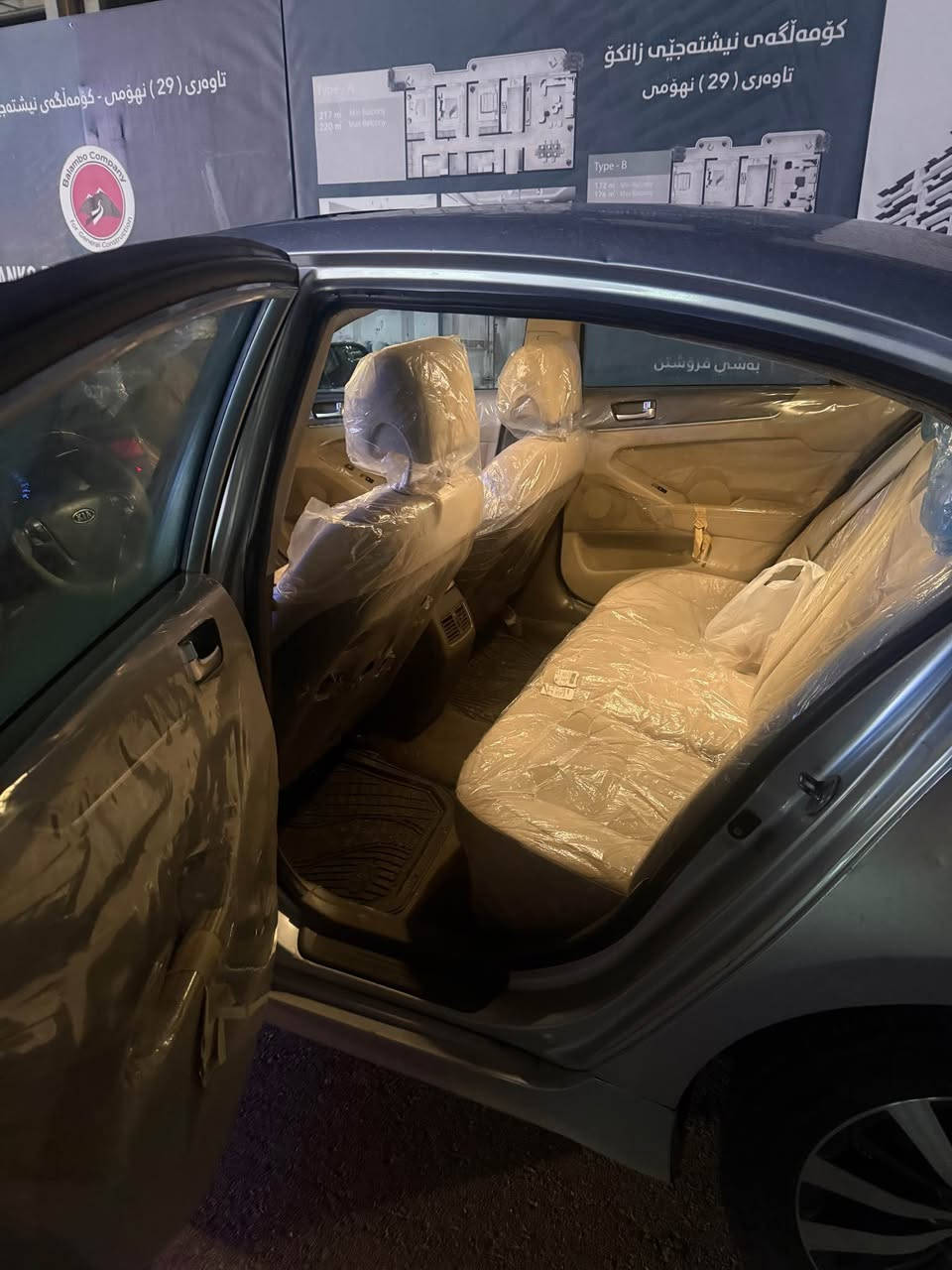 سڵاوتان لێبێت برایان 
کیا کاندێزە ٢٠١٣ براوەی دوبەی 
سەیارەکە زۆر زۆر
جوانە و ماڵی دۆستە 
بێ مەسرەف بێ سەرئێشە
گێڕ و مەکینە و کارابای هەمووی بە شەرت
تەبرید گەرم و سارد بە شەرت
سەیارەکە شەش پستۆنە واتە V6 مەکینە ٣.٥
سەیارەکە ناوی زۆر تازەیە دەرەوەشی زۆر جوانە
شتەکە لەبەر چاوە

گۆرینەوەش ئەکەم بە شتێک بە دڵم بێت

سعری سەیارەکە ٥٥ گەڵاو مەعامەلە 
ئەتانخەمە سەرسەرم

*********** السليمانية, العراق
