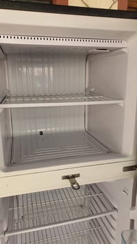 ثلاجة 14 قدم نظيفة للبيع السعر 90 الف للتواصل 07503957750