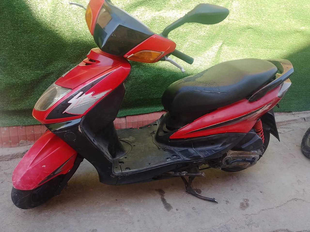 السلام عليكم دراجته سكنس للبيع شغاله سلف  هندر قيم وخذ ببيرضي الله
اشاير شغاله 
لايت زنون
باتري جديد 
هندر شغال 
كابريتر جديده 
بريك شغال 
 مكاني رحمانيه الجعيفر ***********
