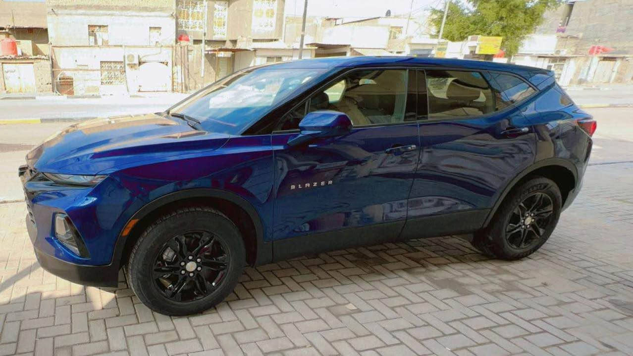 السلام عليكم 
للبيع شوفرليت بلايزر LT2 موديل 2022 مكينة 2000 توربو رقم اربيل تحويل ثاني يوم ماشية 72 الف ميل حادثها كما موضح بالصور جاملغ جهة اليمين والبنيد حادث سطحي بدون داخل لا شاصي ولابدنة وبيها طخة هنا بالعراق بباب الصندوق ومصلحها ايرباك ستيرن فقط مواصفات رادار خلفي امامي تحديد مسار كاميرا دوارة حساسات خلفية وباقي المواصفات معروفة السعر 205 وبيها مجال قليل للتواصل *********** البصرة, العراق
