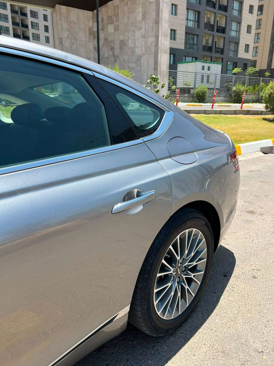 السلام عليكم جينسيسس G80 موديل 23 
حادثها ابواب ثنين مبدله اصليه ومصبوغه والدور مال جاملغ الخلفي صبغ باقي السياره ليبل واحد ايرباكات سليمه فقط برده وكشن طاك السياره مرقمه بغداد باسمي مكينه 2.5 توربو 
السعر 245 بيها مجال كلش قليل 
*********** فقط واتس اب
