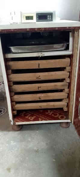 فقاسه للبيع  كل خانه منه تاخذا 30 بيضه (***********)
